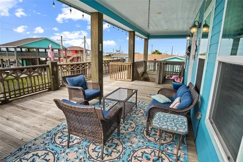 980 Fisherman Drive S Crystal Beach TX 77650