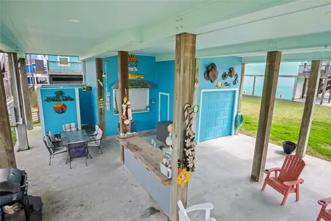 980 Fisherman Drive S Crystal Beach TX 77650