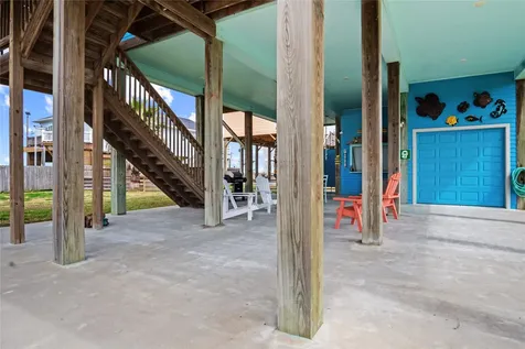 980 Fisherman Drive S Crystal Beach TX 77650