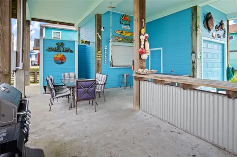 980 Fisherman Drive S Crystal Beach TX 77650