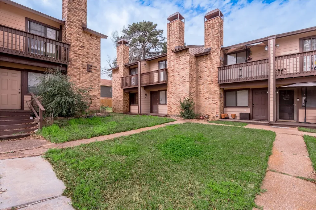 2521 Crosstimbers Street D1 Huntsville TX 77320