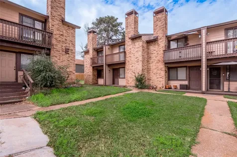 2521 Crosstimbers Street D1 Huntsville TX 77320