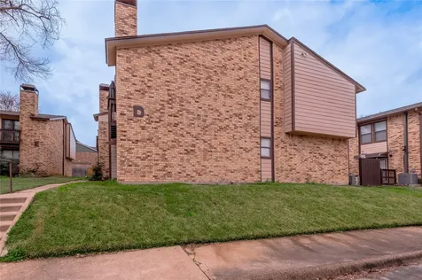 2521 Crosstimbers Street D1 Huntsville TX 77320