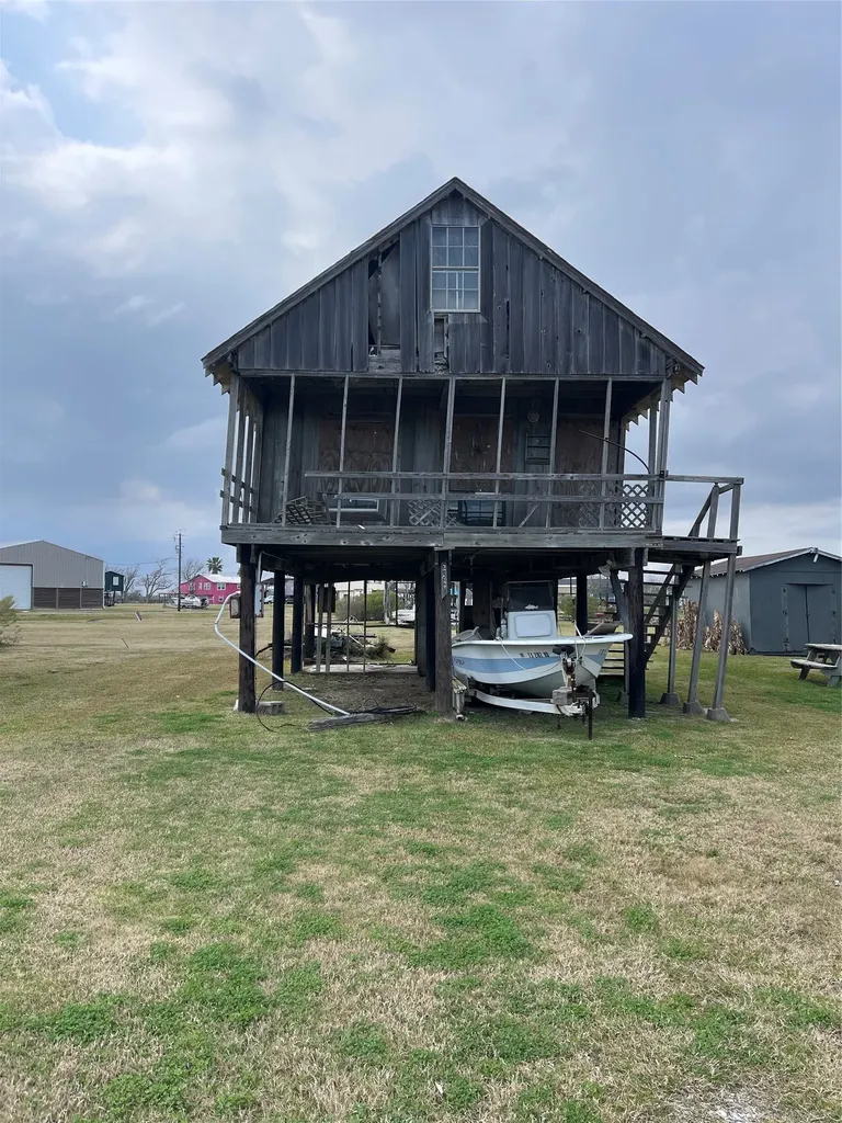 302 Flamingo Street Sargent TX 77414