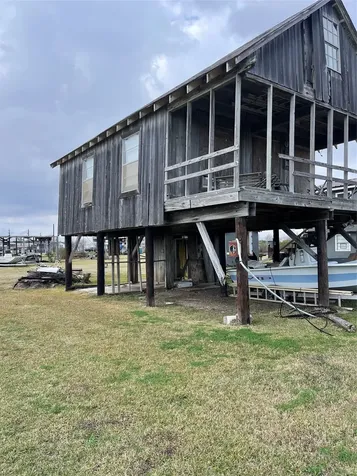 302 Flamingo Street Sargent TX 77414
