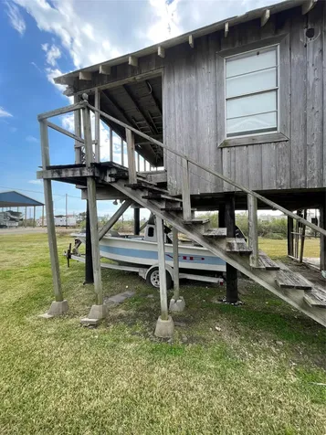 302 Flamingo Street Sargent TX 77414