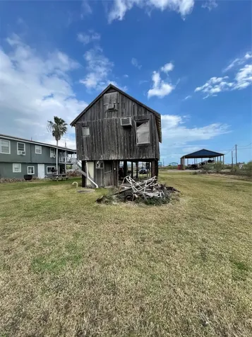 302 Flamingo Street Sargent TX 77414