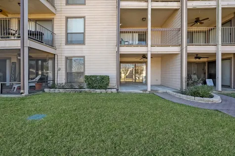 104 Lakeview Terrace D Conroe TX 77356