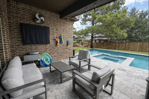 15 Twig Corner Creek Tomball TX 77375