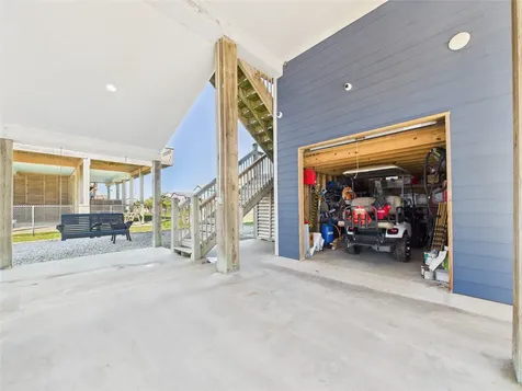 842 Main Street Crystal Beach TX 77650