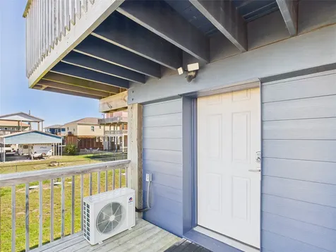 842 Main Street Crystal Beach TX 77650