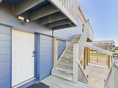 842 Main Street Crystal Beach TX 77650