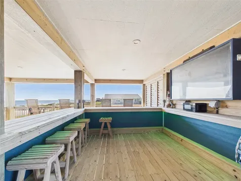 842 Main Street Crystal Beach TX 77650