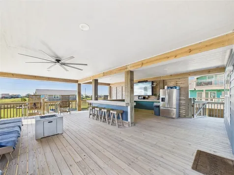 842 Main Street Crystal Beach TX 77650