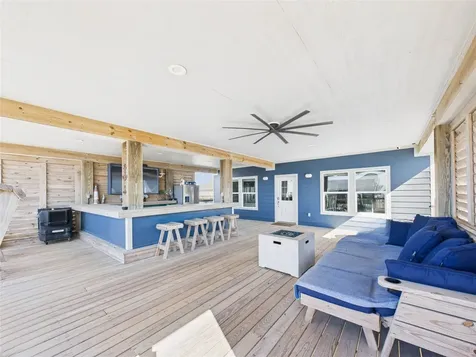 842 Main Street Crystal Beach TX 77650
