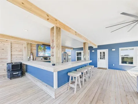 842 Main Street Crystal Beach TX 77650