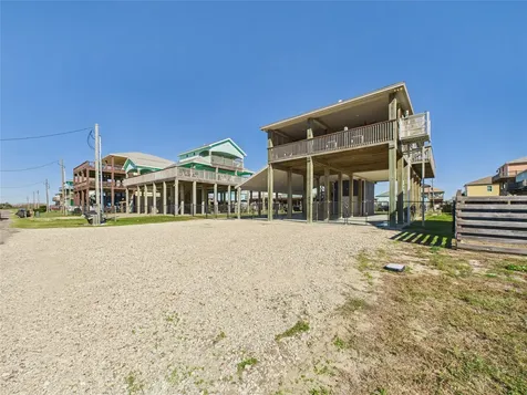 842 Main Street Crystal Beach TX 77650