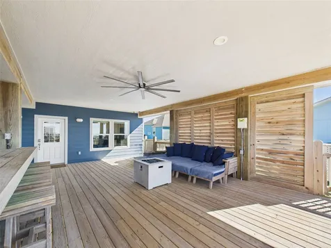 842 Main Street Crystal Beach TX 77650