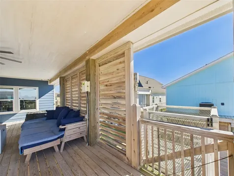 842 Main Street Crystal Beach TX 77650