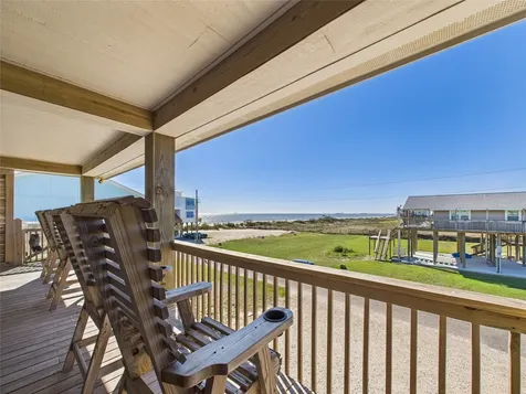 842 Main Street Crystal Beach TX 77650