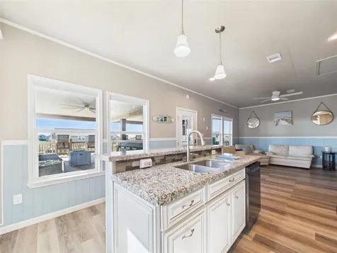 842 Main Street Crystal Beach TX 77650