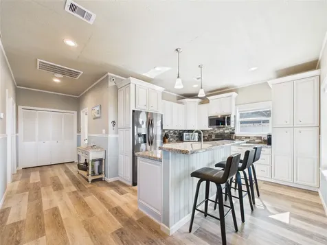 842 Main Street Crystal Beach TX 77650