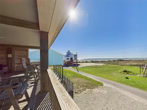 842 Main Street Crystal Beach TX 77650