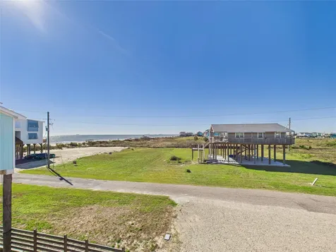 842 Main Street Crystal Beach TX 77650