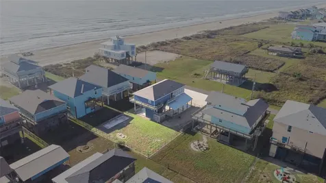 842 Main Street Crystal Beach TX 77650