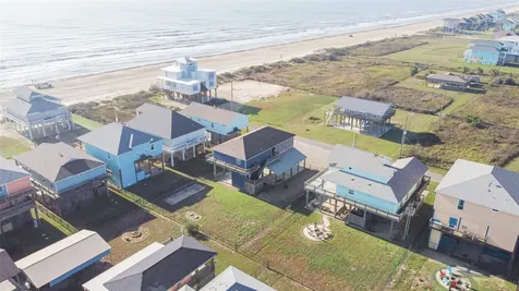 842 Main Street Crystal Beach TX 77650