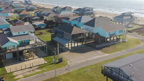 842 Main Street Crystal Beach TX 77650