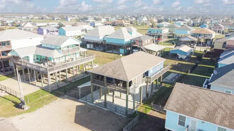 842 Main Street Crystal Beach TX 77650