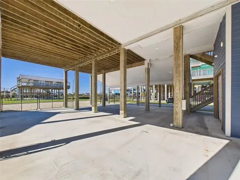 842 Main Street Crystal Beach TX 77650