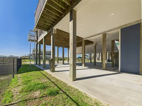 842 Main Street Crystal Beach TX 77650