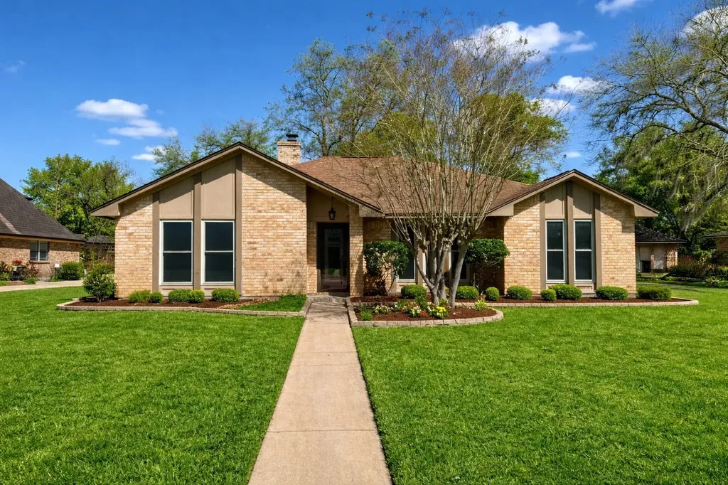 62 Raintree Court Lake Jackson TX 77566