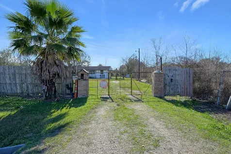 1954 Fm 160 Road N Liberty TX 77575