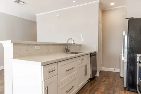 401 Lakeside Lane 111 Nassau Bay TX 77058