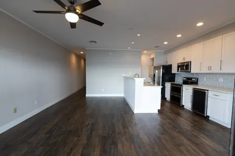 401 Lakeside Lane 111 Nassau Bay TX 77058