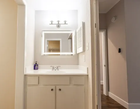 401 Lakeside Lane 111 Nassau Bay TX 77058
