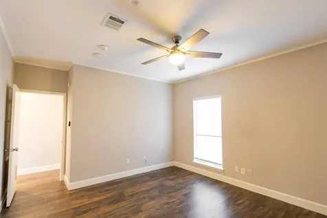 401 Lakeside Lane 111 Nassau Bay TX 77058