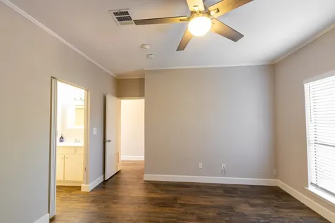401 Lakeside Lane 111 Nassau Bay TX 77058