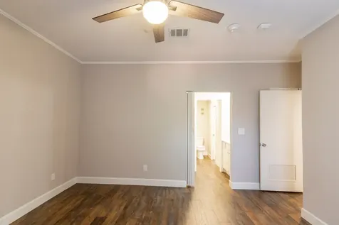 401 Lakeside Lane 111 Nassau Bay TX 77058