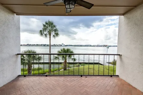 401 Lakeside Lane 111 Nassau Bay TX 77058