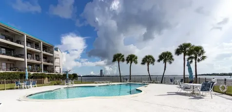 401 Lakeside Lane 111 Nassau Bay TX 77058