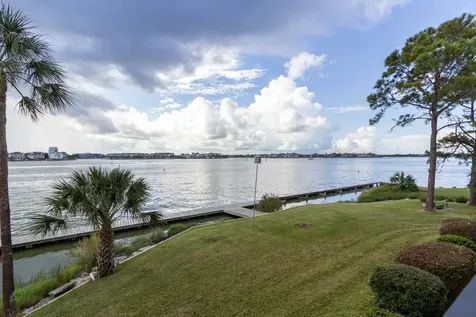 401 Lakeside Lane 111 Nassau Bay TX 77058