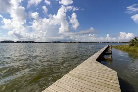 401 Lakeside Lane 111 Nassau Bay TX 77058