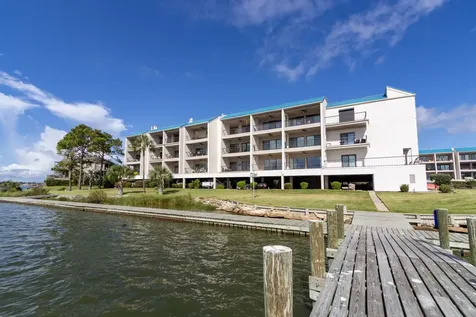 401 Lakeside Lane 111 Nassau Bay TX 77058