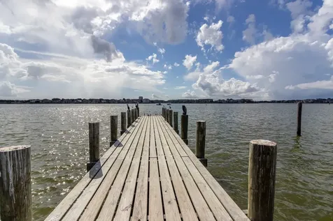 401 Lakeside Lane 111 Nassau Bay TX 77058