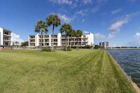 401 Lakeside Lane 111 Nassau Bay TX 77058