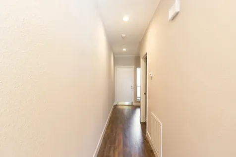 401 Lakeside Lane 111 Nassau Bay TX 77058